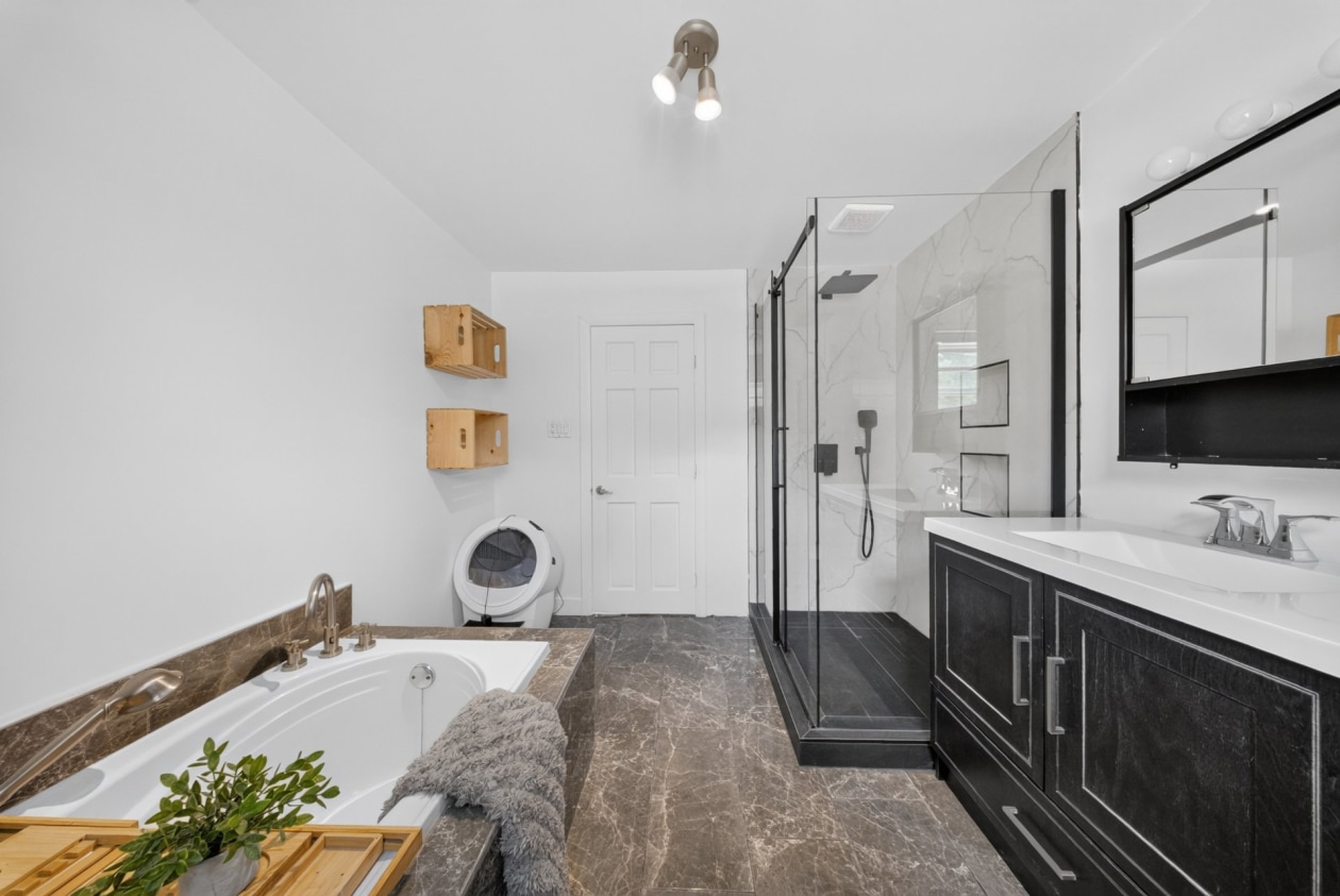 Salle de bains — 27, Rue Brown, Windsor, J1S2K7, Windsor