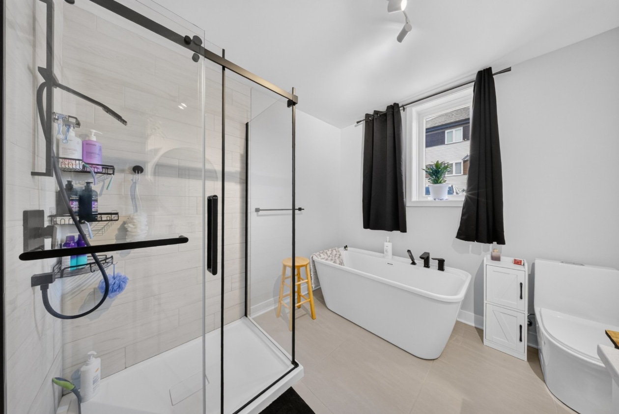 Salle de bains — 949, Rue Magnone, Granby, J2H3J4, Granby