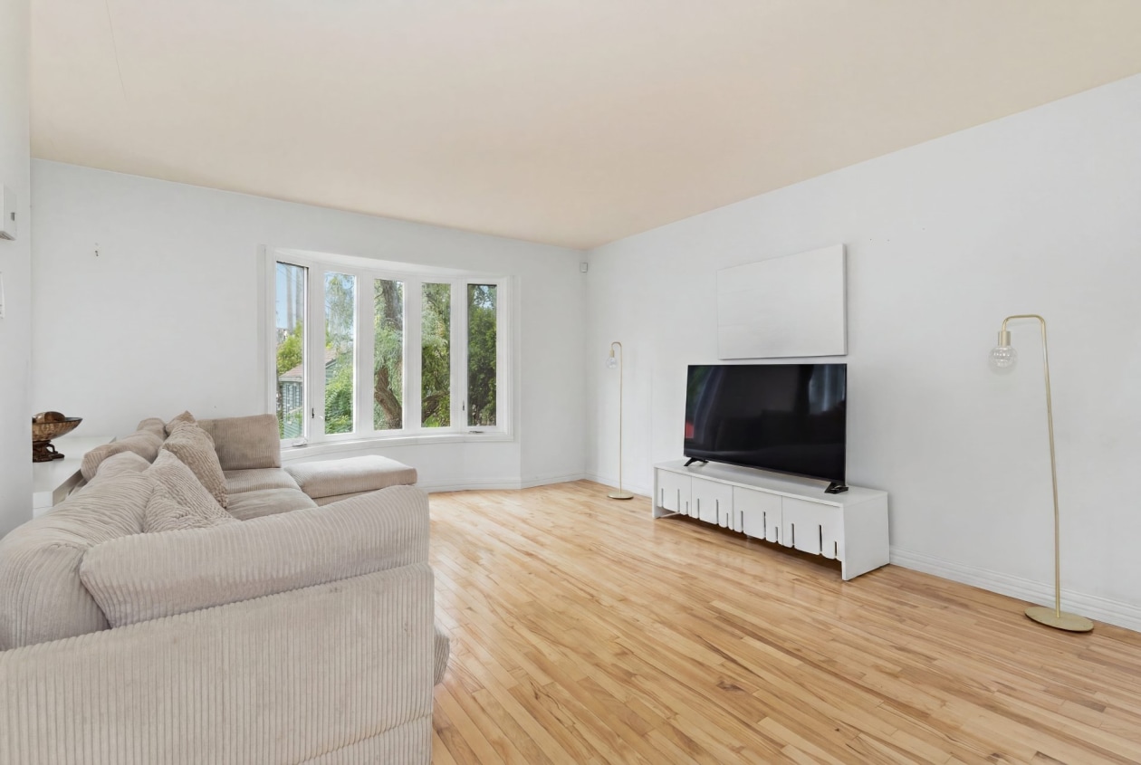 Salon — 2680, Rue Borduas, Longueuil (Le Vieux-Longueuil), J4M2N8, Longueuil (Le Vieux-Longueuil)