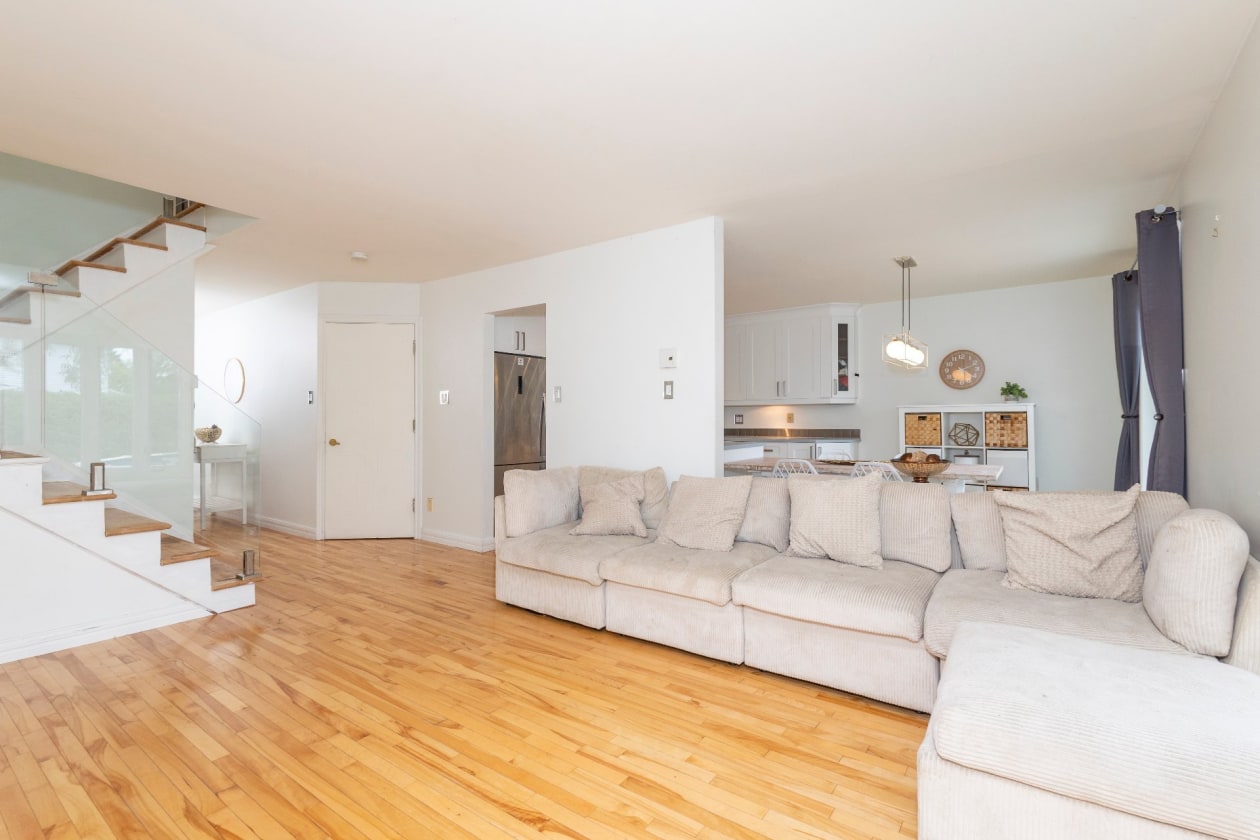 Salon — 2680, Rue Borduas, Longueuil (Le Vieux-Longueuil), J4M2N8, Longueuil (Le Vieux-Longueuil)