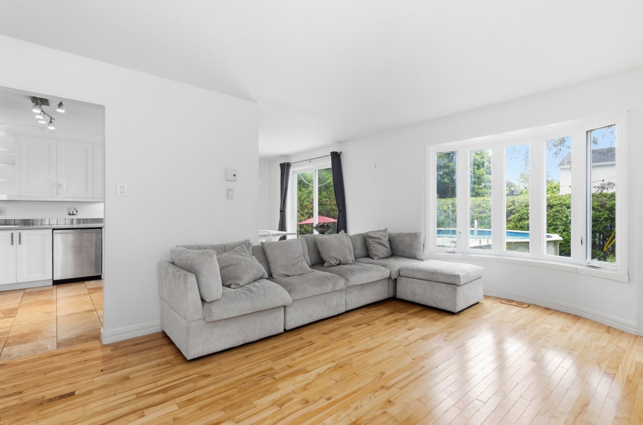 Salon — 2680, Rue Borduas, Longueuil (Le Vieux-Longueuil), J4M2N8, Longueuil (Le Vieux-Longueuil)