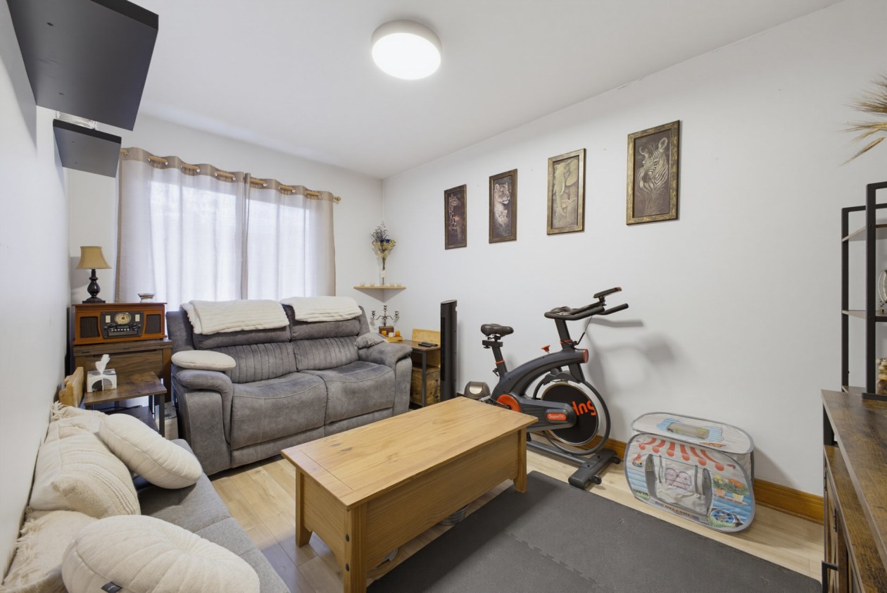 Salon — 2637 - 2639, Rue De Cadillac, Montréal (Mercier/Hochelaga-Maisonneuve), H1N2V2, Montréal (Mercier/Hochelaga-Maisonneuve)