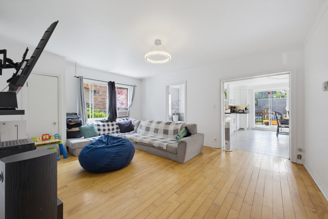 Salon — 655 - 661, Rue William-MacDonald, Montréal (Lachine), H8S1Z7, Montréal (Lachine)