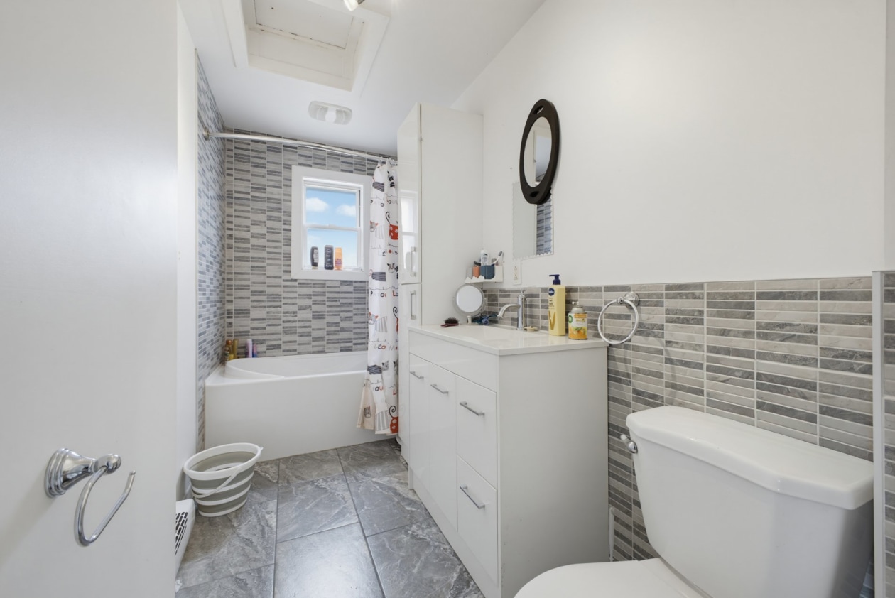 Salle de bains — 655 - 661, Rue William-MacDonald, Montréal (Lachine), H8S1Z7, Montréal (Lachine)
