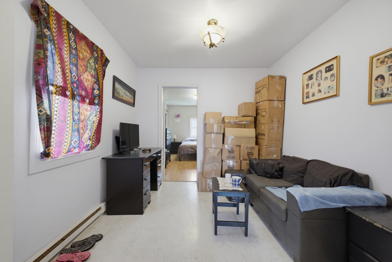 Salon — 655 - 661, Rue William-MacDonald, Montréal (Lachine), H8S1Z7, Montréal (Lachine)