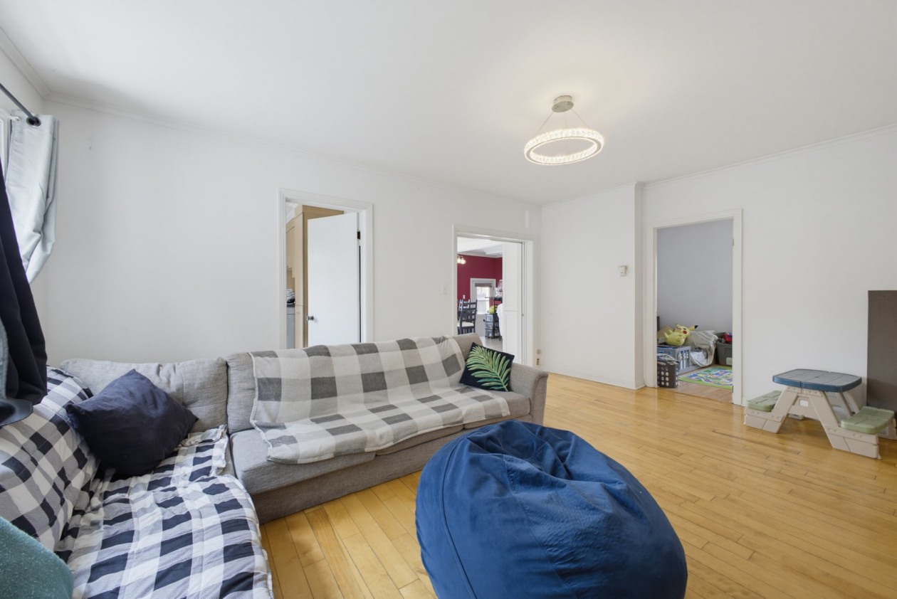 Salon — 655 - 661, Rue William-MacDonald, Montréal (Lachine), H8S1Z7, Montréal (Lachine)