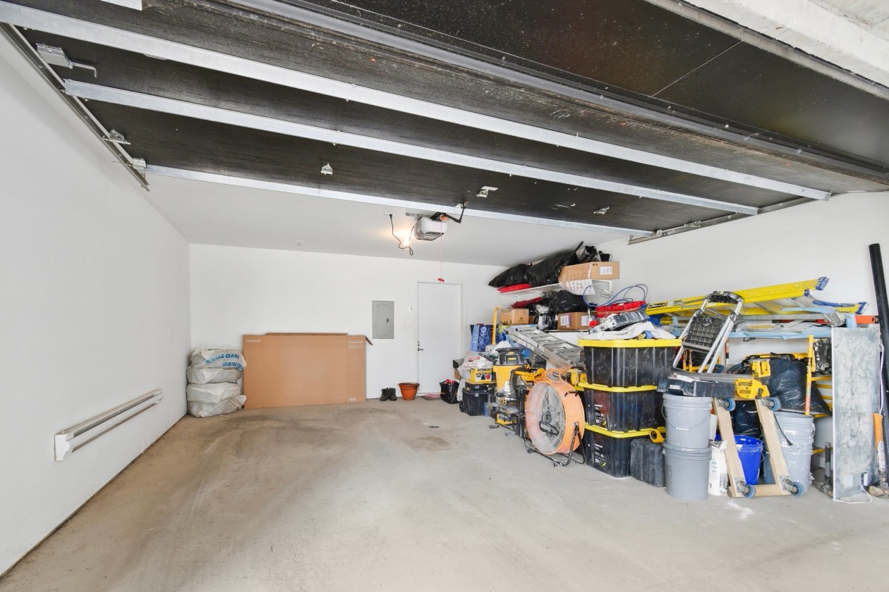 Garage — 526, Rue Papineau, Boisbriand, J7G0A4, Boisbriand