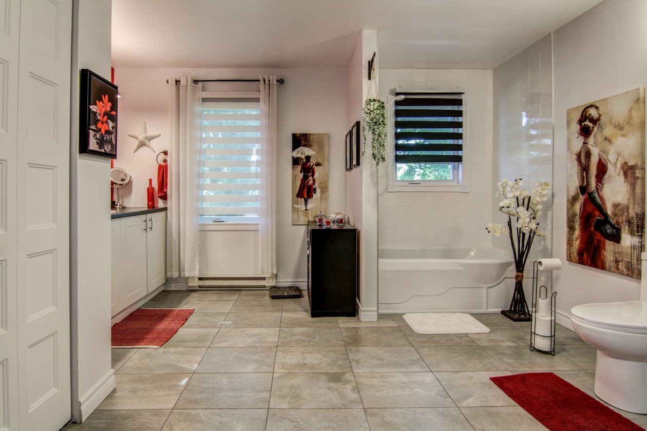Salle de bains — 1001, Rue Ste-Agnès, Saguenay (Chicoutimi), G7G3V8, Saguenay (Chicoutimi)