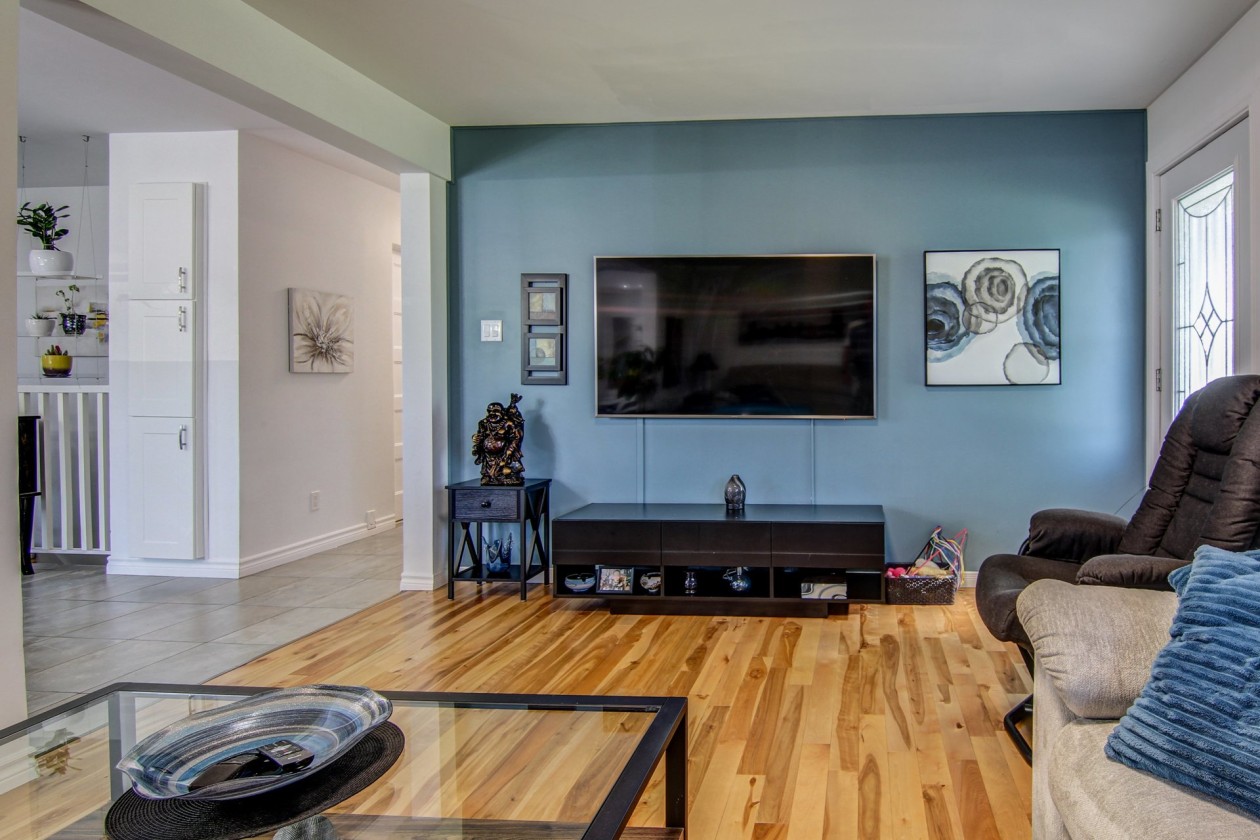 Salon — 1001, Rue Ste-Agnès, Saguenay (Chicoutimi), G7G3V8, Saguenay (Chicoutimi)