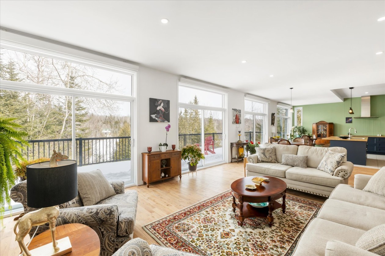 Salon — 5610, Ch. du Lac-Héroux, Saint-Boniface, G0X2L0, Saint-Boniface