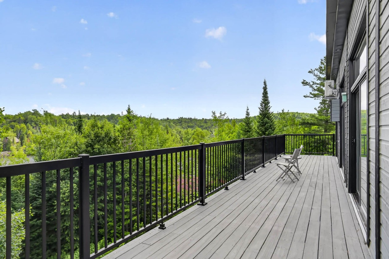 Balcon — 5610, Ch. du Lac-Héroux, Saint-Boniface, G0X2L0, Saint-Boniface