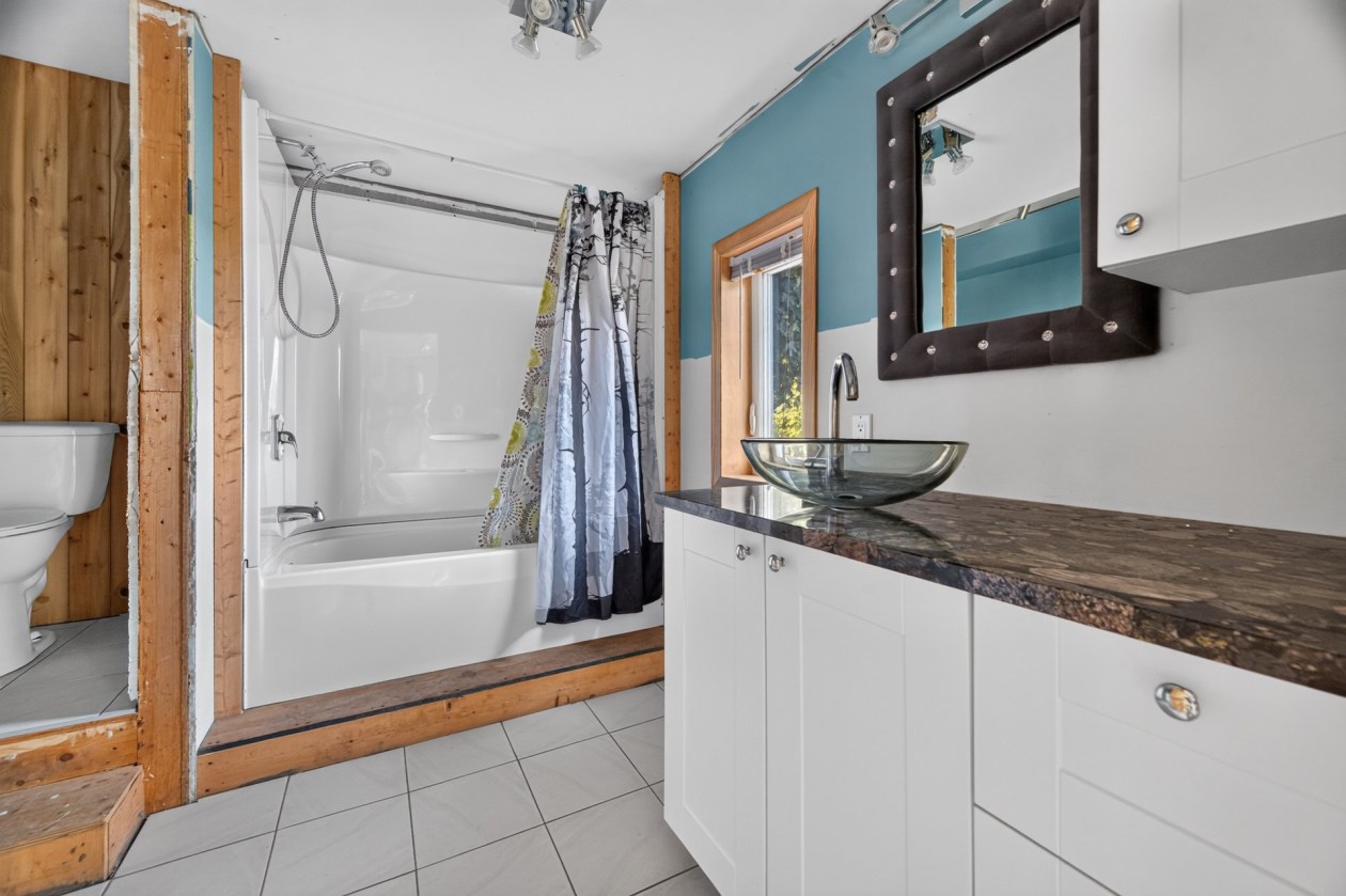 Salle de bains — 139, 4e Rang O., Saint-Anaclet-de-Lessard, G0K1H0, Saint-Anaclet-de-Lessard