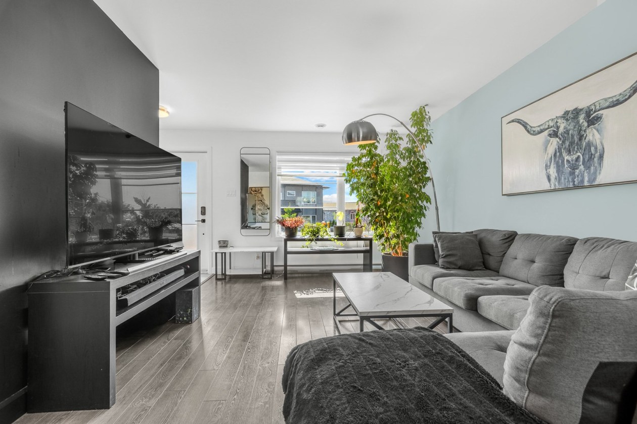 Salon — 732, Rue de Dover, Québec (Charlesbourg ), G2L0H3, Québec (Charlesbourg )