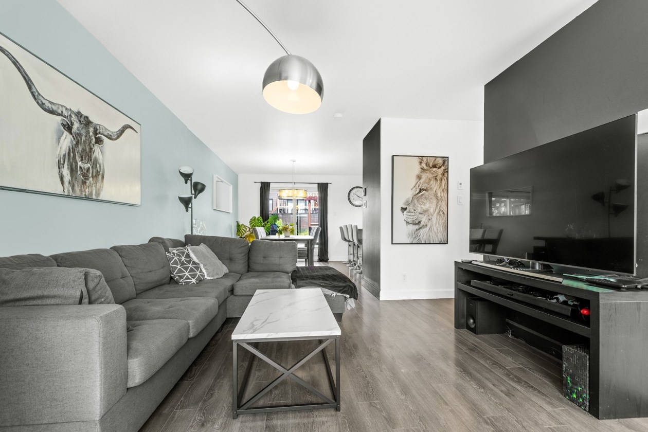 Salon — 732, Rue de Dover, Québec (Charlesbourg ), G2L0H3, Québec (Charlesbourg )