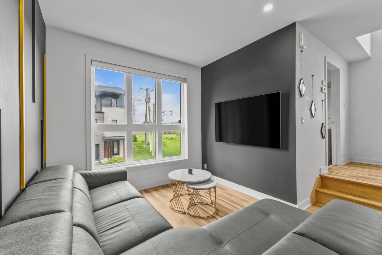 Salon — 6144, Rue d'Angora, Terrebonne (Lachenaie), J6X0G9, Terrebonne (Lachenaie)