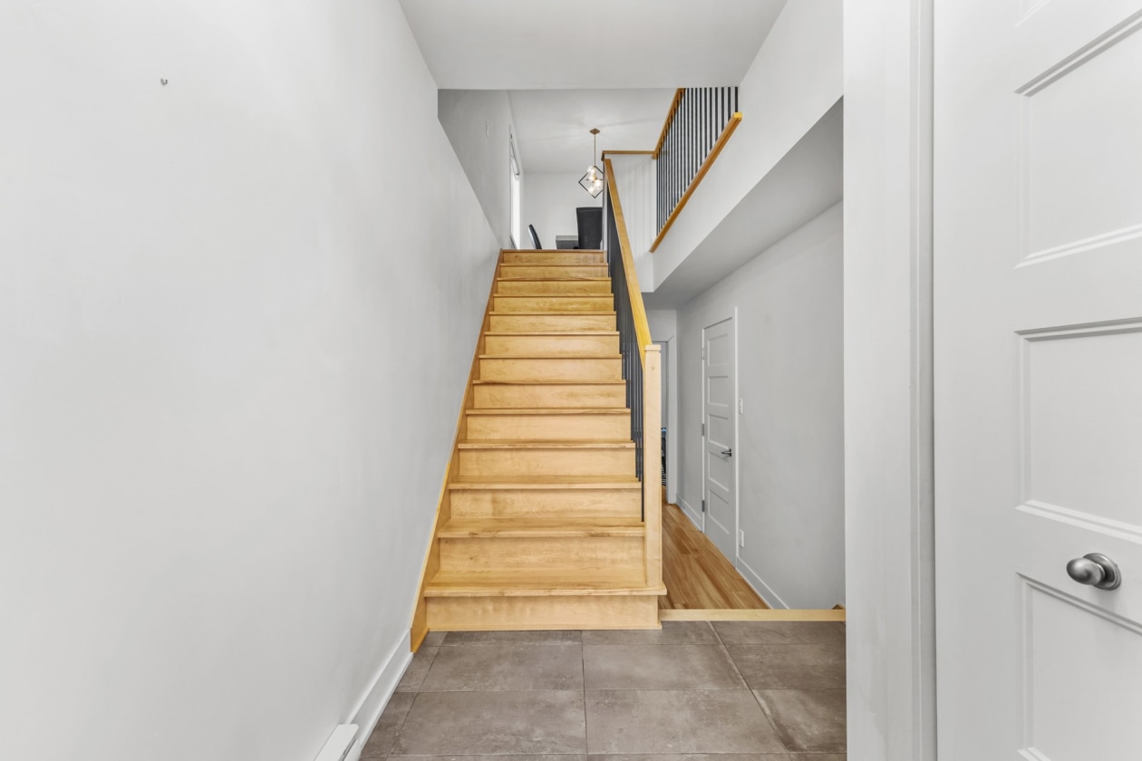 Escalier — 6144, Rue d'Angora, Terrebonne (Lachenaie), J6X0G9, Terrebonne (Lachenaie)