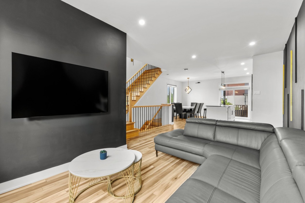 Salon — 6144Z, Rue d'Angora, Terrebonne (Lachenaie), J6X0G9, Terrebonne (Lachenaie)