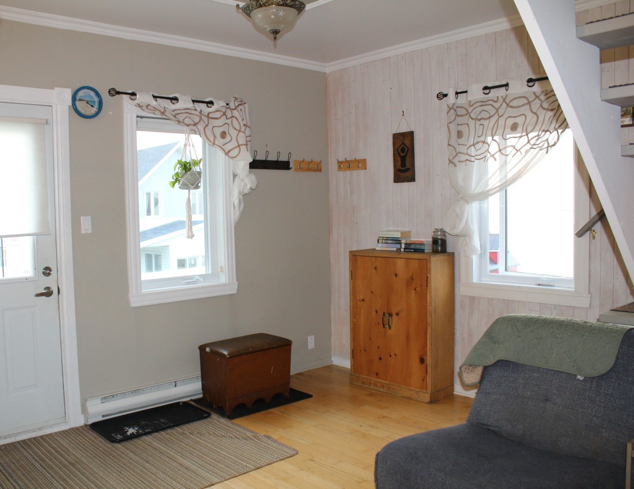 Salon — 7 Côte Des Neiges, Cap-Chat, G0J 1E0, Cap-Chat