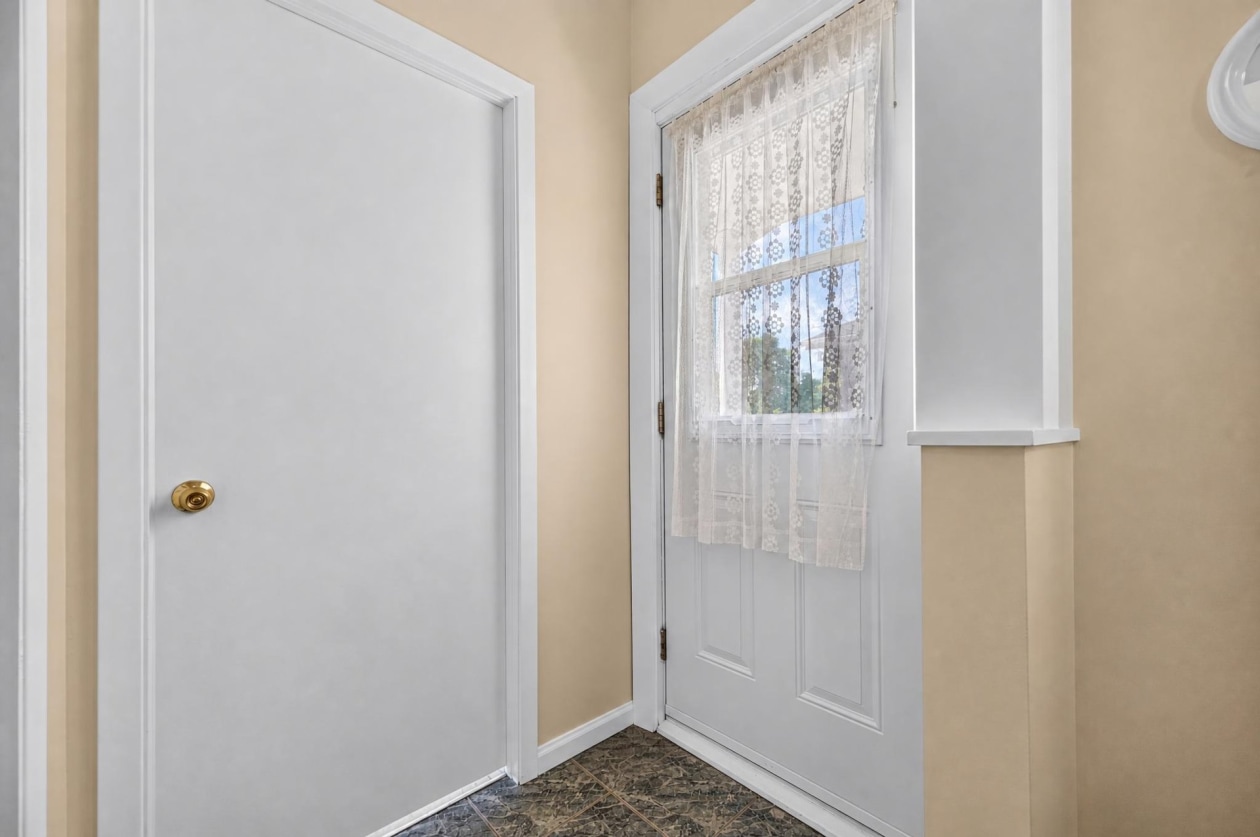 Hall d'entrée — 24, 2e Rue E., Rimouski, G5L2G2, Rimouski