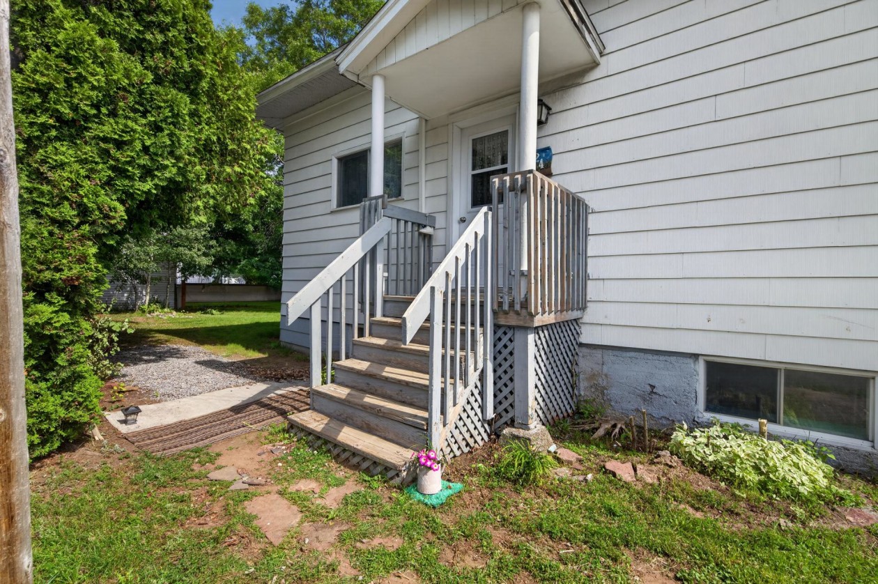 Entrée extérieure — 24, 2e Rue E., Rimouski, G5L2G2, Rimouski