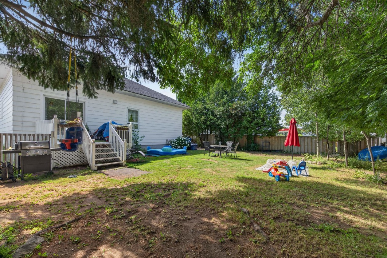 Cour — 24, 2e Rue E., Rimouski, G5L2G2, Rimouski