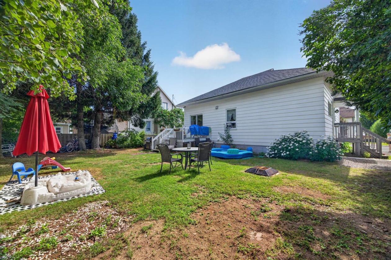 Cour — 24, 2e Rue E., Rimouski, G5L2G2, Rimouski