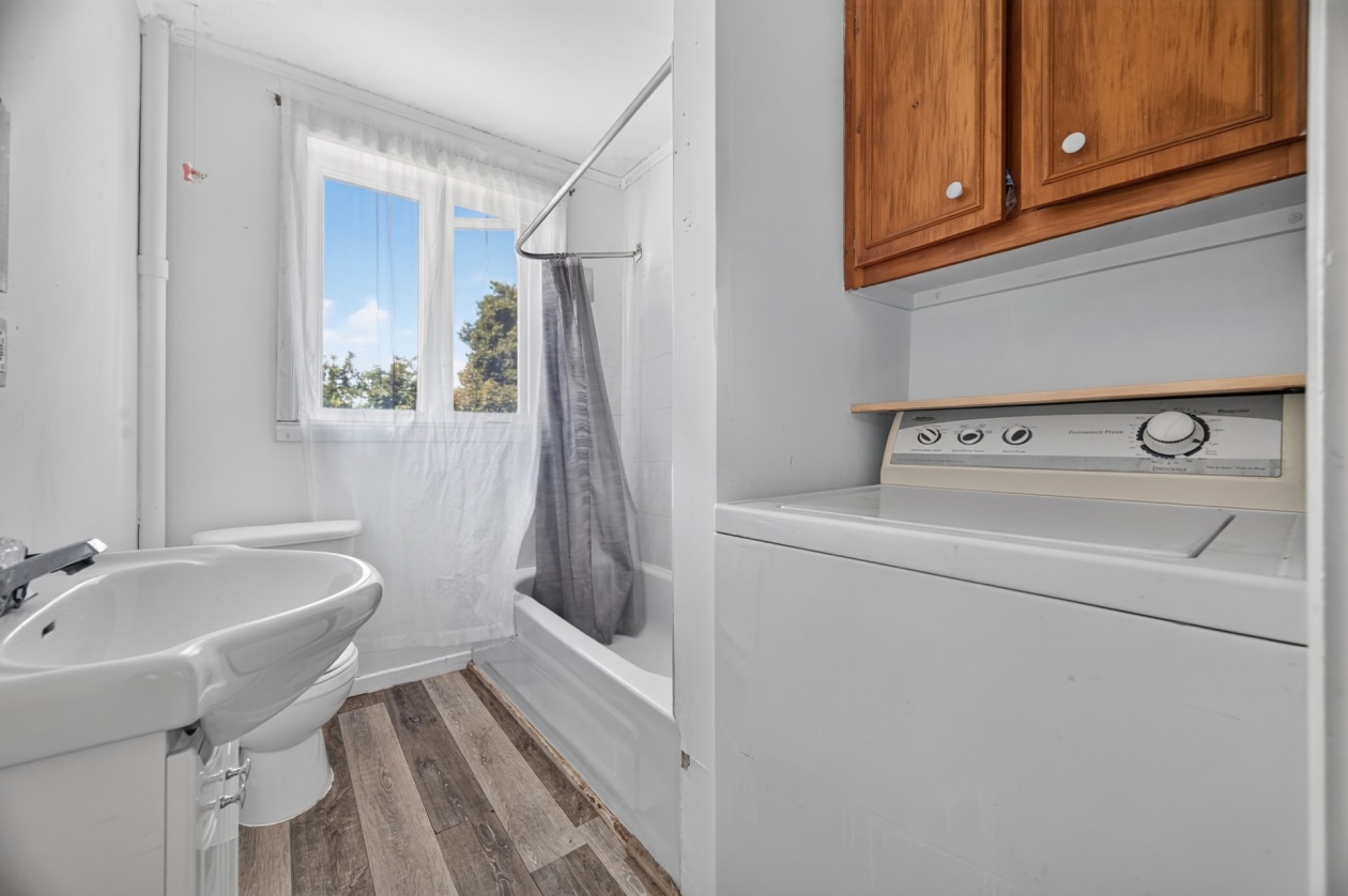 Salle de bains — 44A - 44C, Rue St-Elzéar, Sainte-Luce, G0K1P0, Sainte-Luce