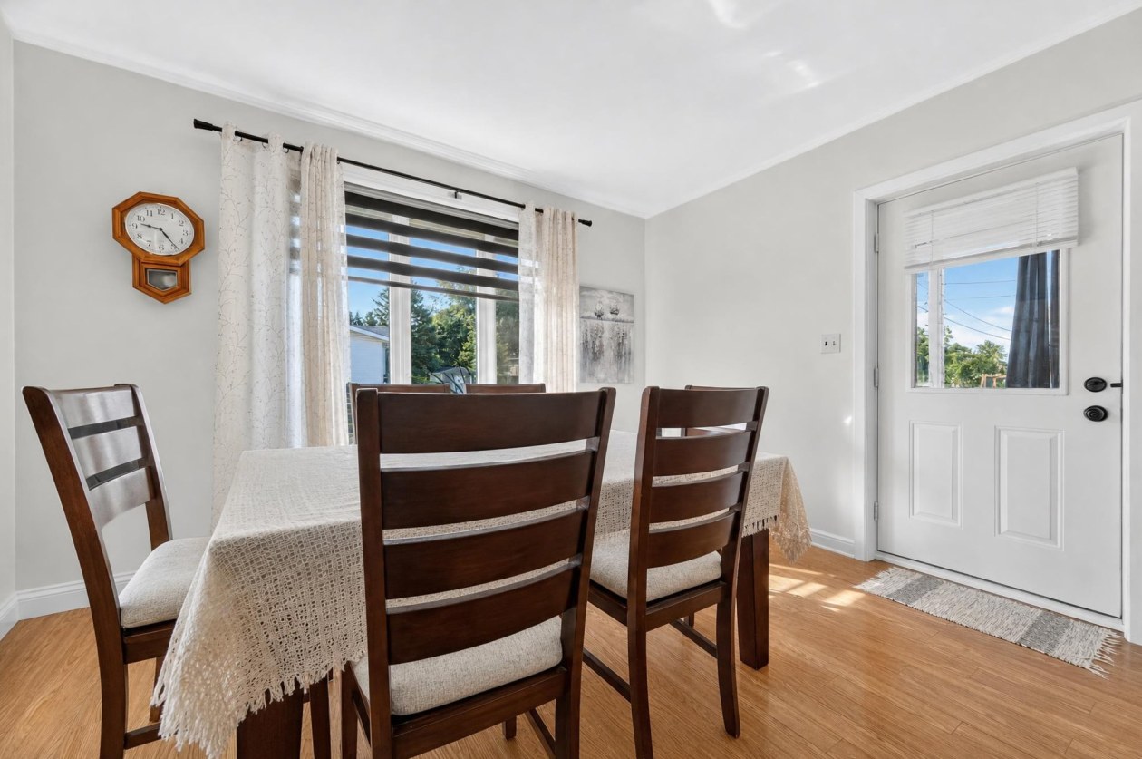 Salle à manger — 44A - 44C, Rue St-Elzéar, Sainte-Luce, G0K1P0, Sainte-Luce