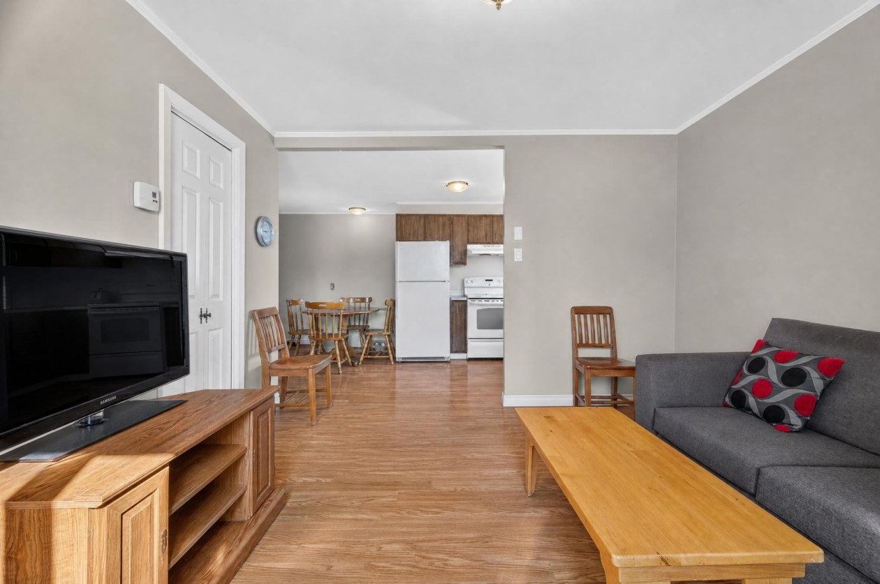 Salon — 44A - 44C, Rue St-Elzéar, Sainte-Luce, G0K1P0, Sainte-Luce
