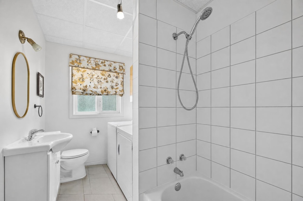 Salle de bains — 44A - 44C, Rue St-Elzéar, Sainte-Luce, G0K1P0, Sainte-Luce