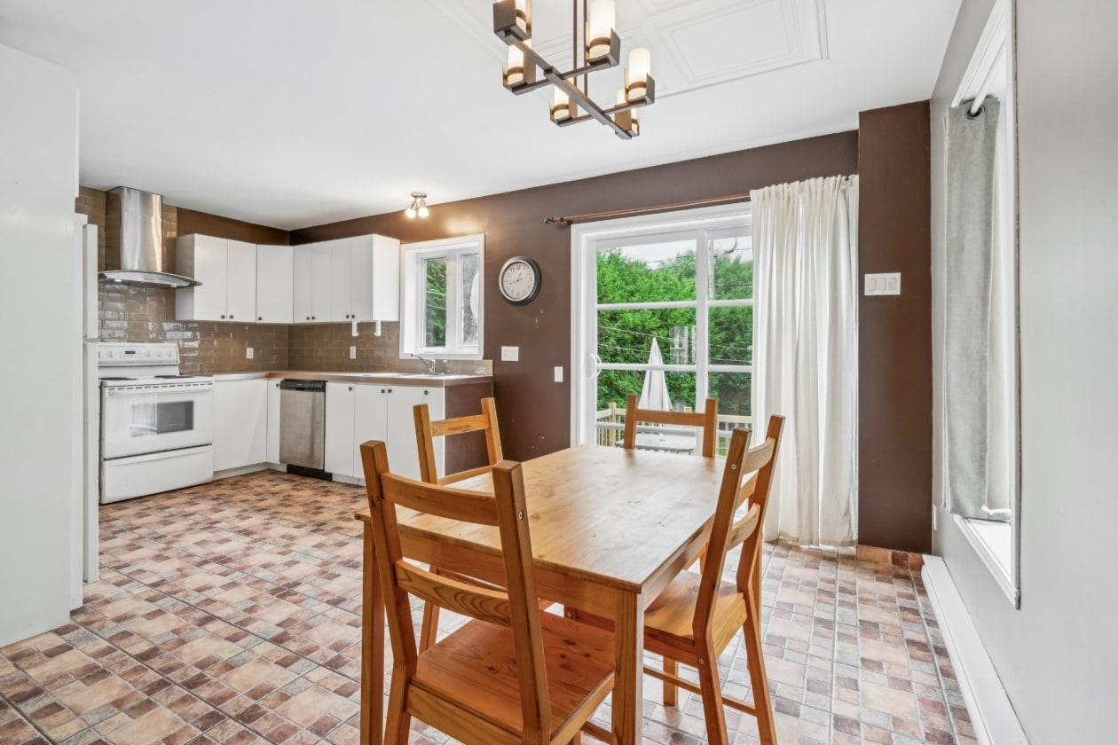 Salle à manger — 9069, 9e Allée, Drummondville, J2A2K6, Drummondville