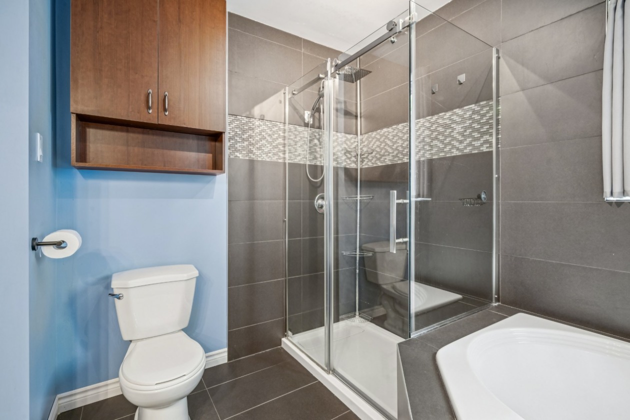 Salle de bains — 9069, 9e Allée, Drummondville, J2A2K6, Drummondville