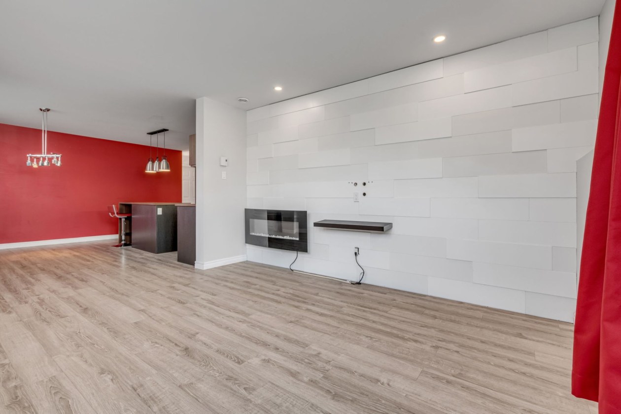 Salon — 10015, Boul. de l'Ormière, 101, Québec (Les Rivières), G2B3L2, Québec (Les Rivières)
