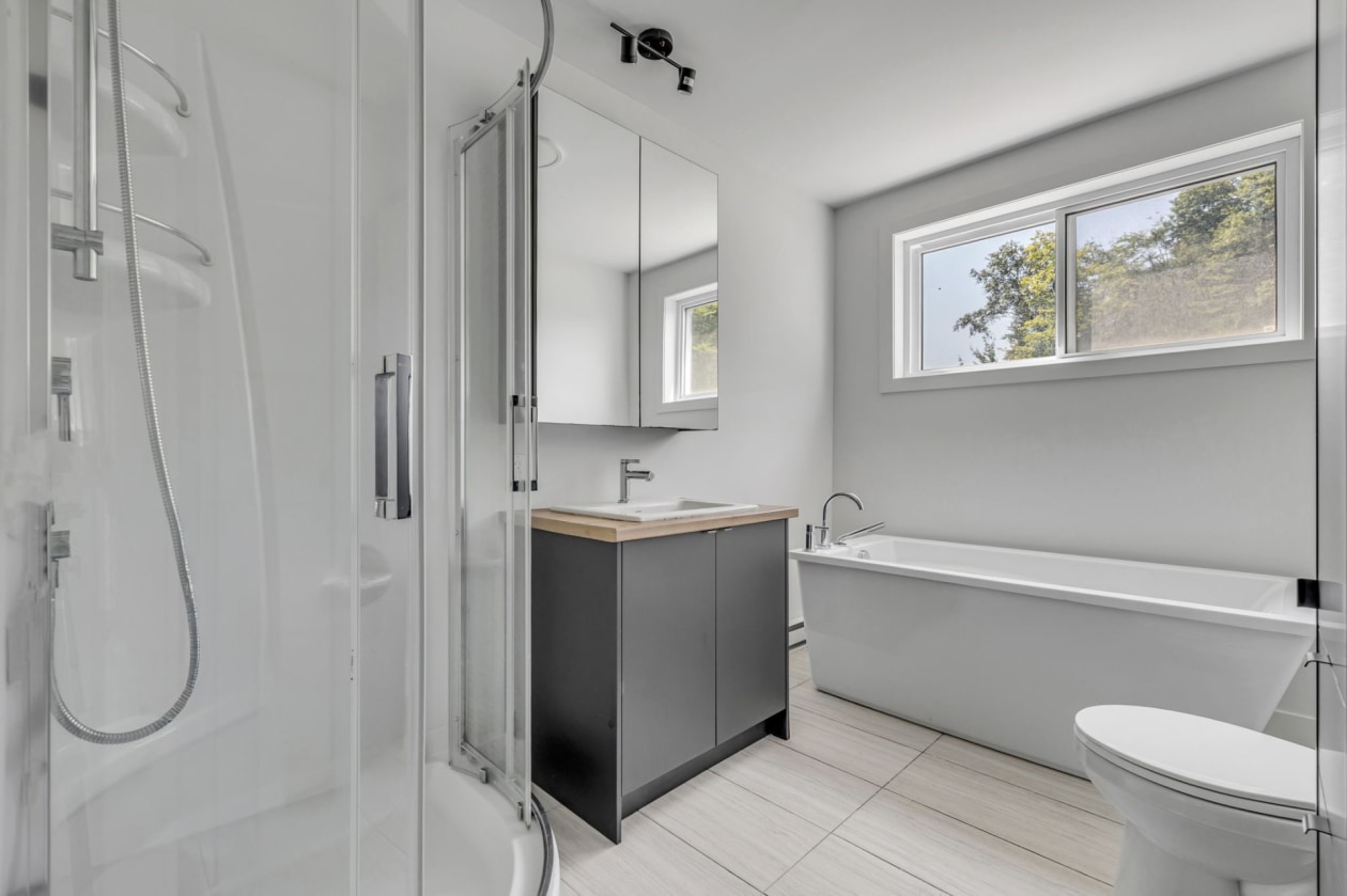 Salle de bains — 200 - 204, Rue Philippe-Grenier, Québec (Beauport), G1M0G1, Québec (Beauport)