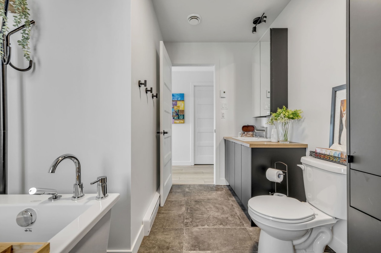 Salle de bains — 200 - 204, Rue Philippe-Grenier, Québec (Beauport), G1M0G1, Québec (Beauport)