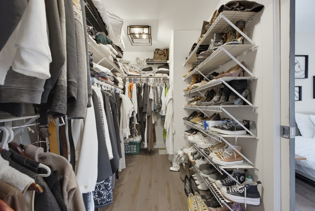 Penderie — 580, Av. des Grands-Prés, Terrebonne (Lachenaie), J6V0B2, Terrebonne (Lachenaie)