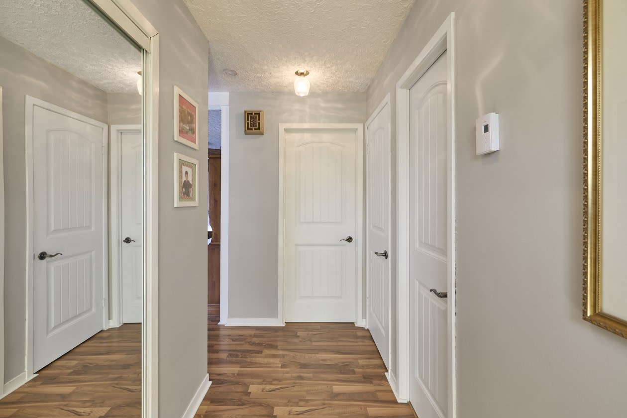 Corridor — 3530 Rue Sicotte, Québec, G2B 3X6, Québec