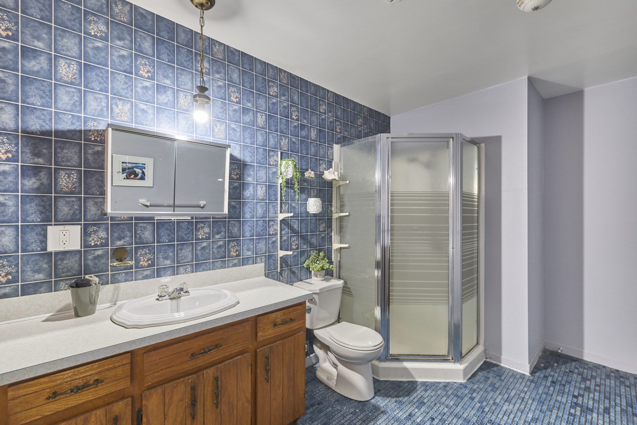 Salle de bains — 3530 Rue Sicotte, Québec, G2B 3X6, Québec