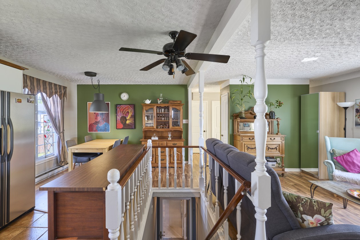 Salle à manger — 3530 Rue Sicotte, Québec, G2B 3X6, Québec