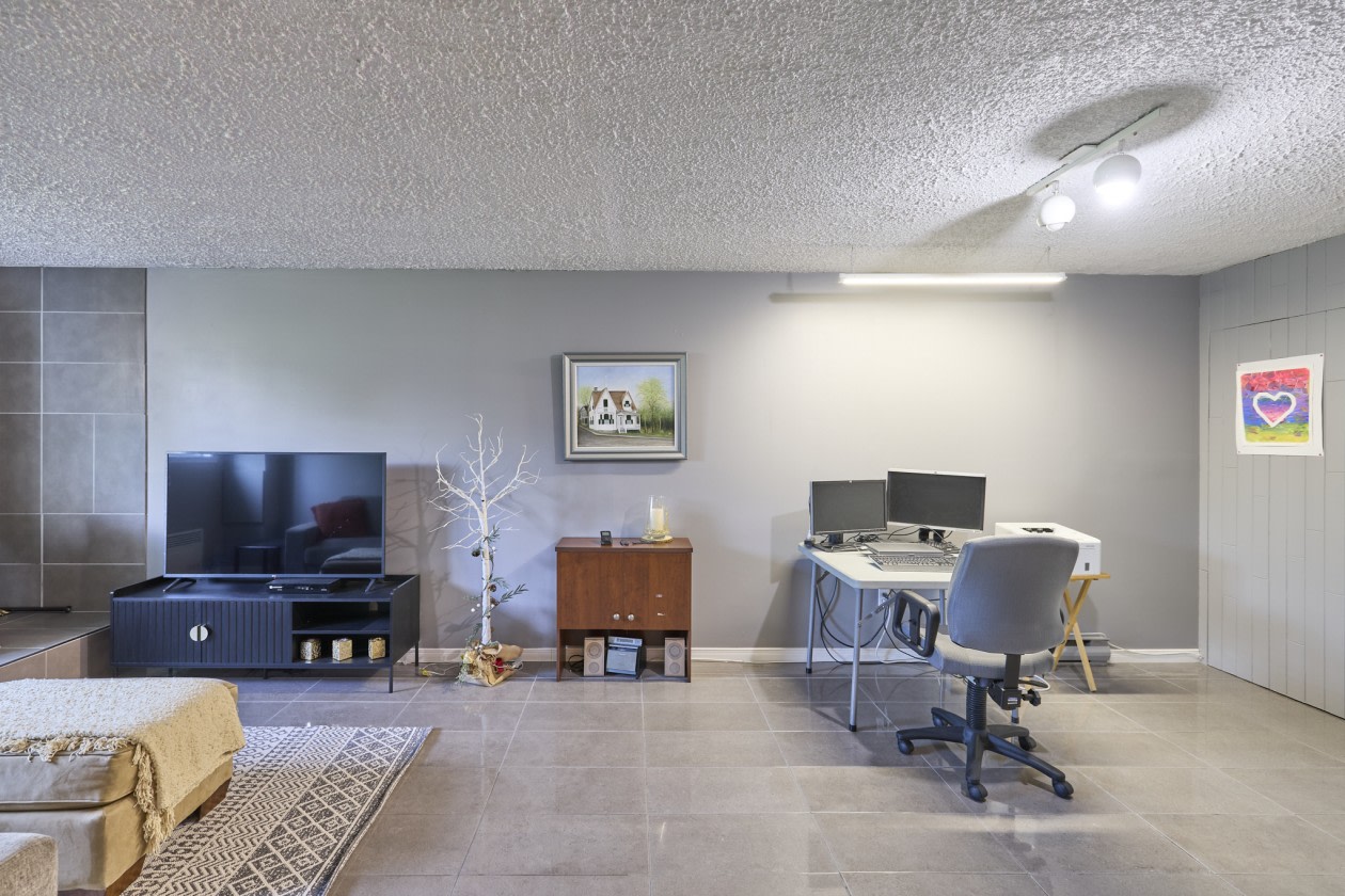 Salle familiale — 3530 Rue Sicotte, Québec, G2B 3X6, Québec