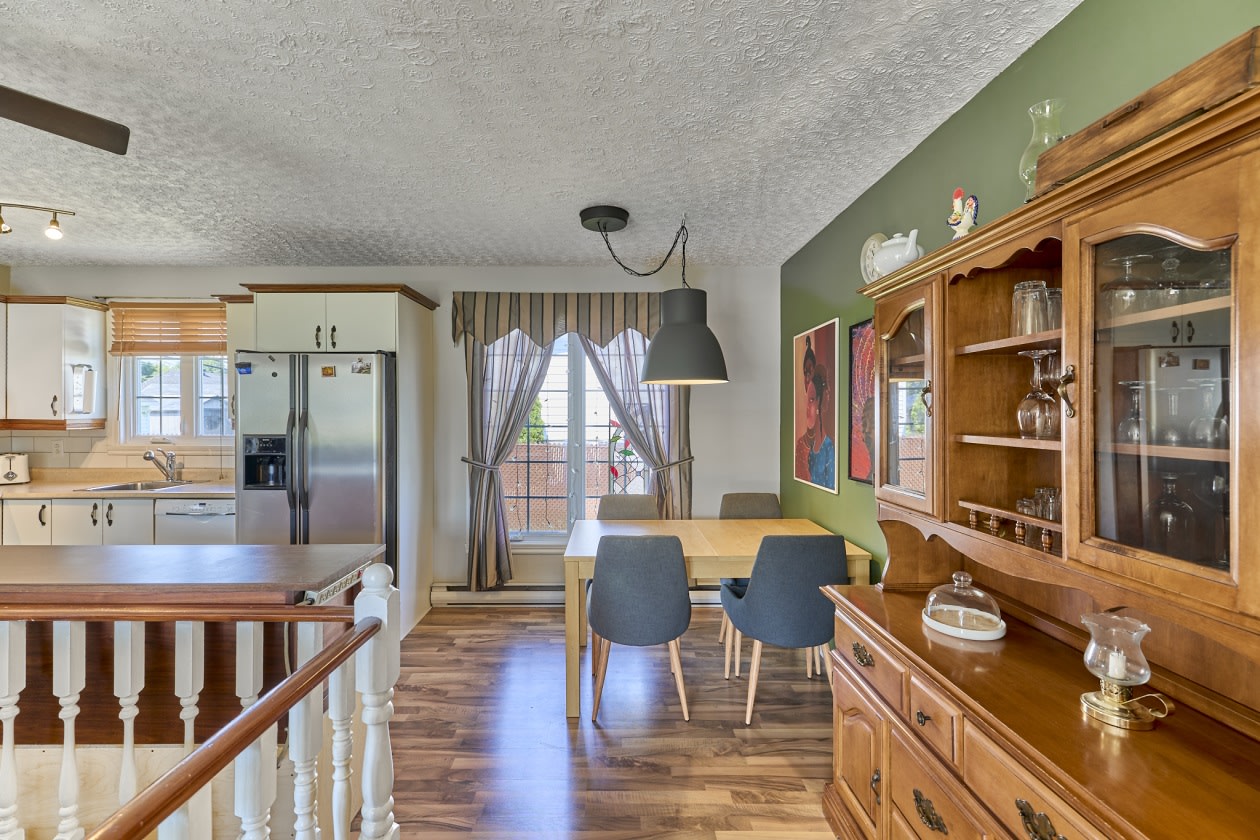Salle à manger — 3530 Rue Sicotte, Québec, G2B 3X6, Québec