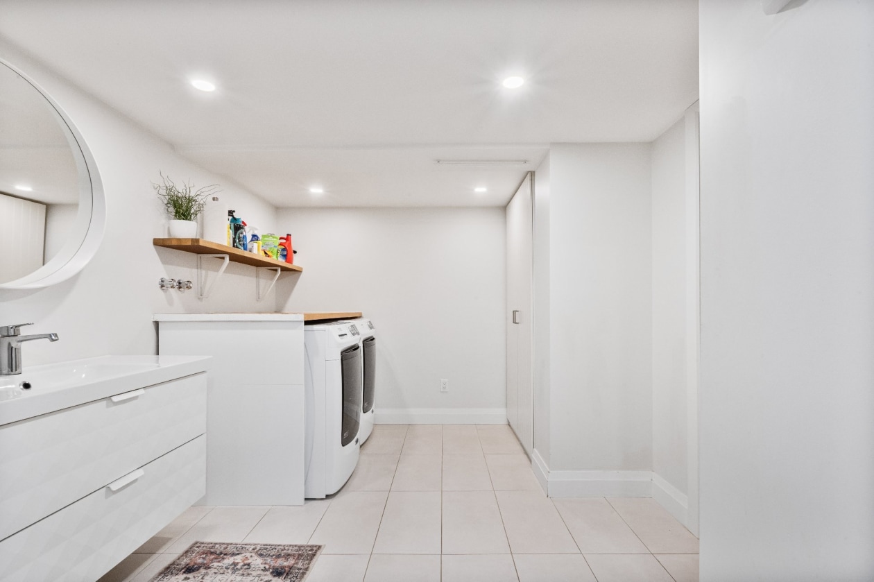 Salle de bains — 2382, Boul. Grand, Montréal (Côte-des-Neiges/Notre-Dame-de-Grâce), H4B2W9, Montréal (Côte-des-Neiges/Notre-Dame-de-Grâce)