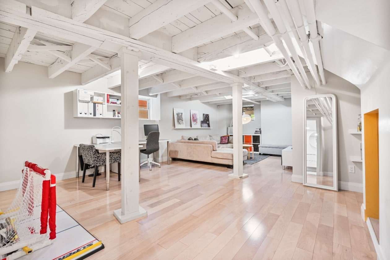 Salle familiale — 2382, Boul. Grand, Montréal (Côte-des-Neiges/Notre-Dame-de-Grâce), H4B2W9, Montréal (Côte-des-Neiges/Notre-Dame-de-Grâce)