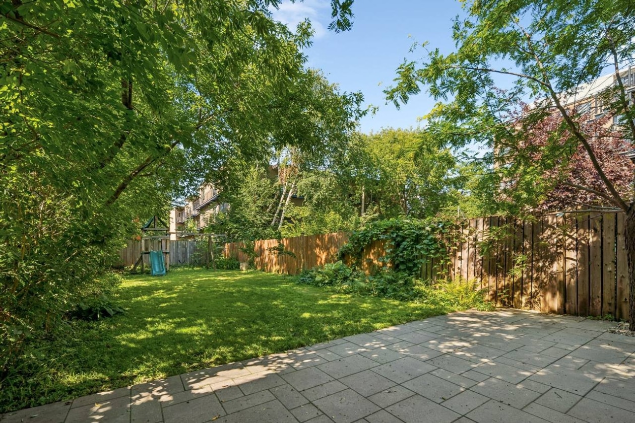 Cour — 2382, Boul. Grand, Montréal (Côte-des-Neiges/Notre-Dame-de-Grâce), H4B2W9, Montréal (Côte-des-Neiges/Notre-Dame-de-Grâce)
