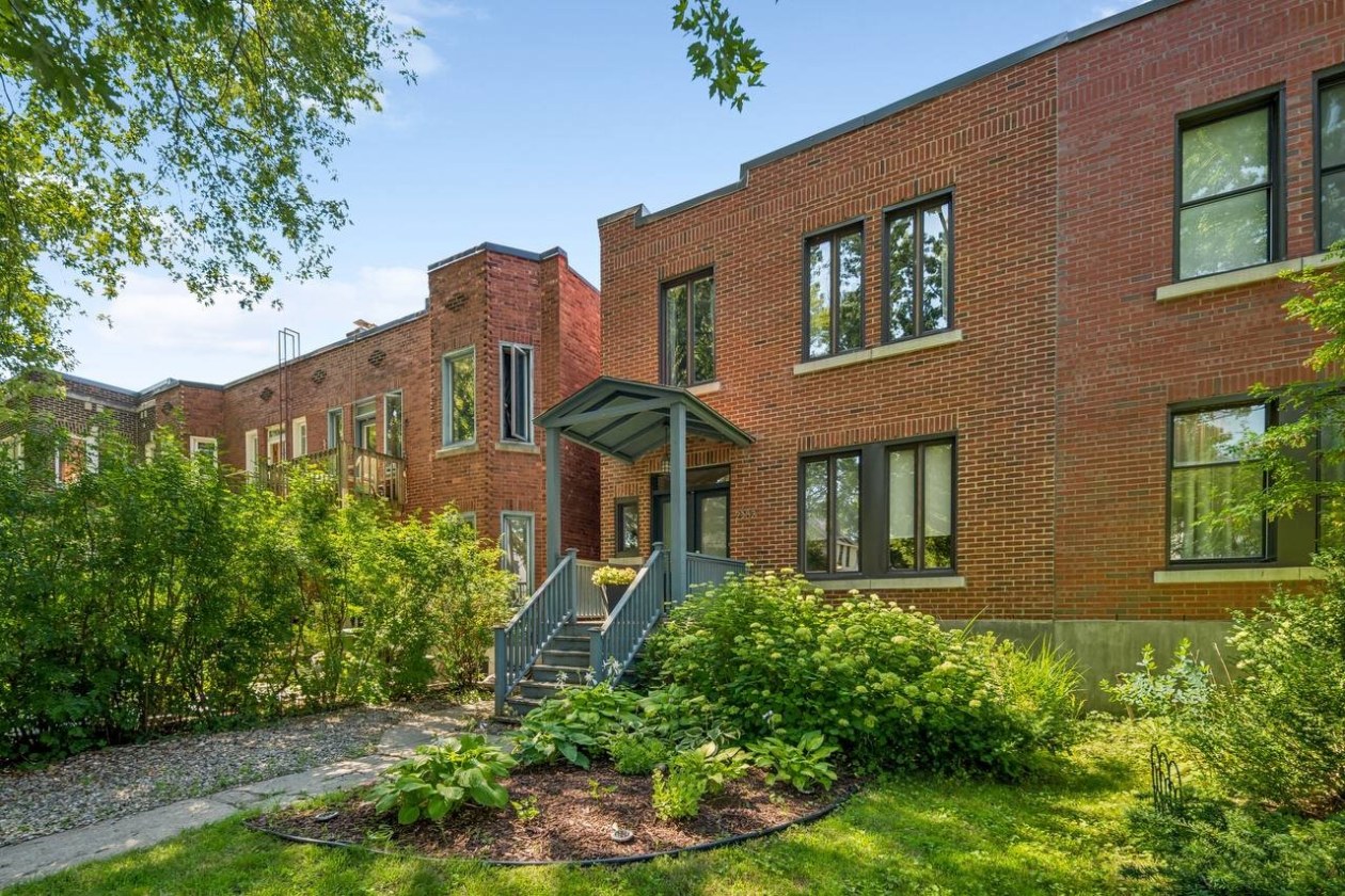 Façade — 2382, Boul. Grand, Montréal (Côte-des-Neiges/Notre-Dame-de-Grâce), H4B2W9, Montréal (Côte-des-Neiges/Notre-Dame-de-Grâce)