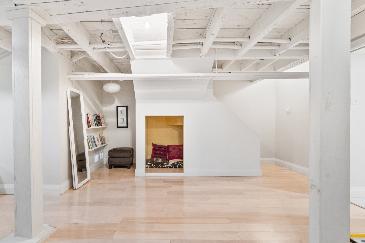 Salle familiale — 2382, Boul. Grand, Montréal (Côte-des-Neiges/Notre-Dame-de-Grâce), H4B2W9, Montréal (Côte-des-Neiges/Notre-Dame-de-Grâce)
