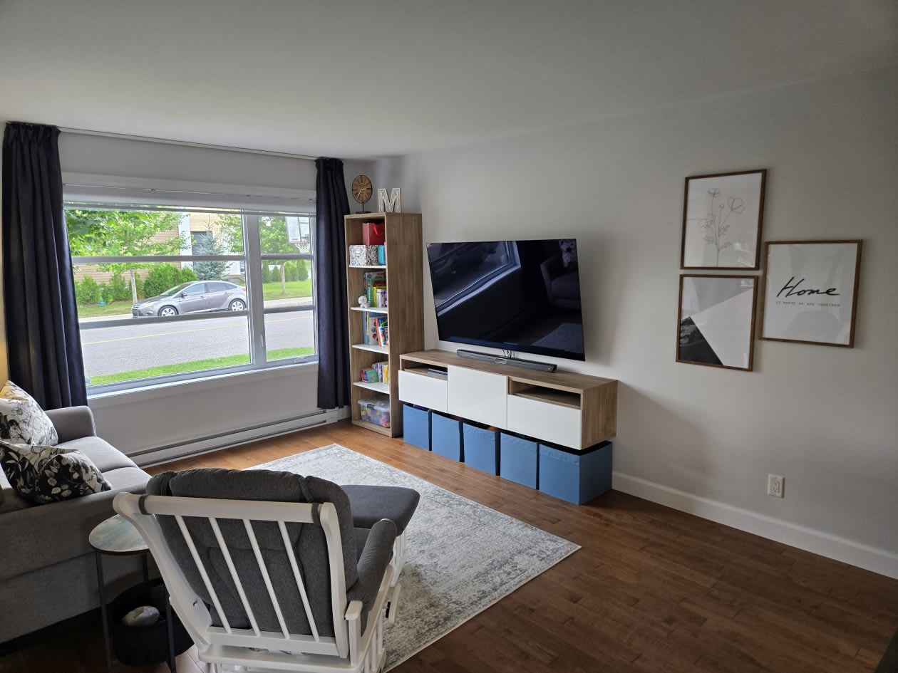 Salon — 1374 Rue Des Calèches, Québec, G3K 0M8, Québec