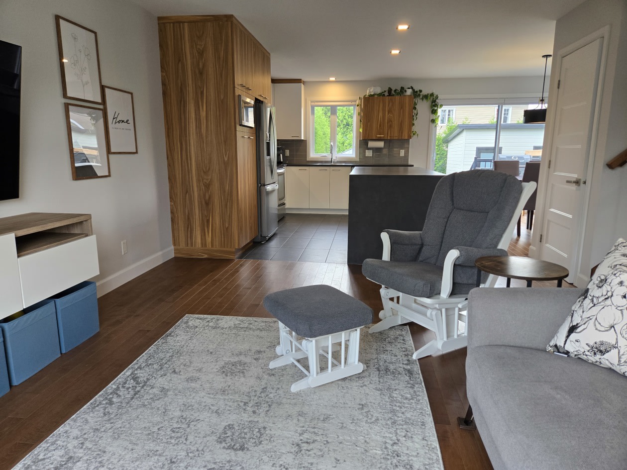Salon — 1374 Rue Des Calèches, Québec, G3K 0M8, Québec