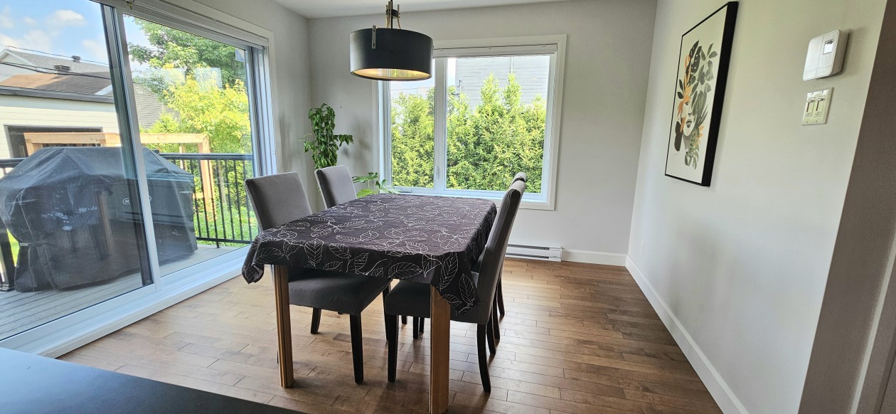 Salle à manger — 1374 Rue Des Calèches, Québec, G3K 0M8, Québec
