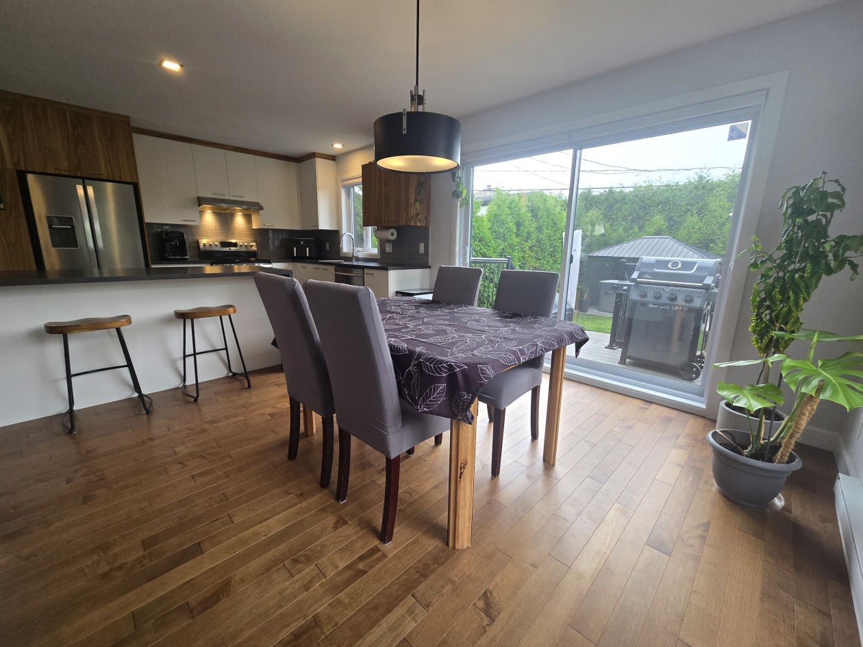 Salle à manger — 1374 Rue Des Calèches, Québec, G3K 0M8, Québec